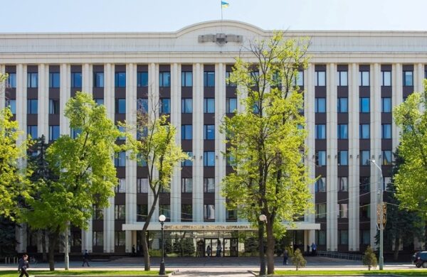 Нові кадри чи «старі зв’язки»? Кадрове питання в Дніпропетровській ОВА викликало публічну дискусію